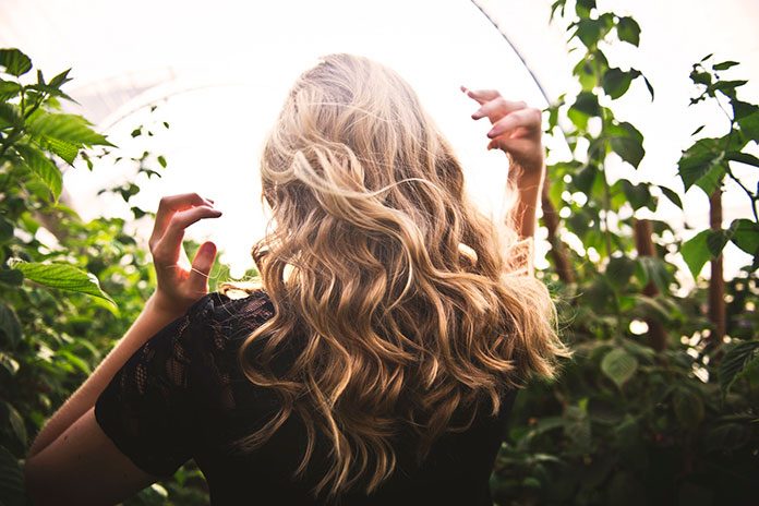 Włosy słowiańskie – czym je myć, żeby się nie niszczyły?