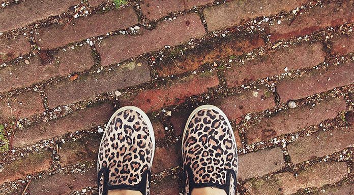 Komfortowe i modne trampki slip on