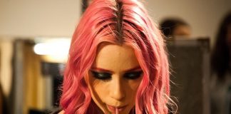 farbowanie włosów farbami plakatowymi