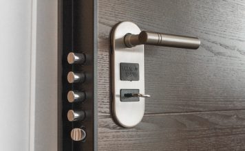 Jakie drzwi wejściowe wybrać? drzwi do domu