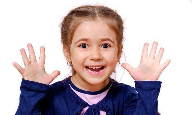 Złote kolczyki dla dziewczynki gwarantem udanego prezentu na wyjątkowe okazje Złote kolczyki dla dziewczynki