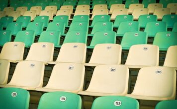 Czy plastikowe etui rysuje telefon?