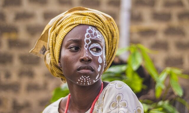 Jakimi farbami można malować etui? Jakimi farbami można malować etui?