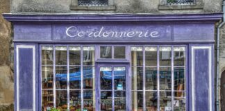 Jak dobrać kolor butów do sukienki?