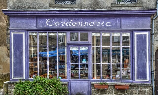 Jak dobrać kolor butów do sukienki?