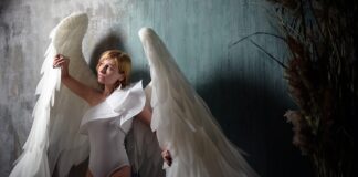 Jak się nosi body damskie?