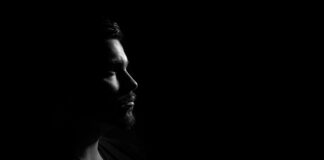 Jak nosić męskie glany?