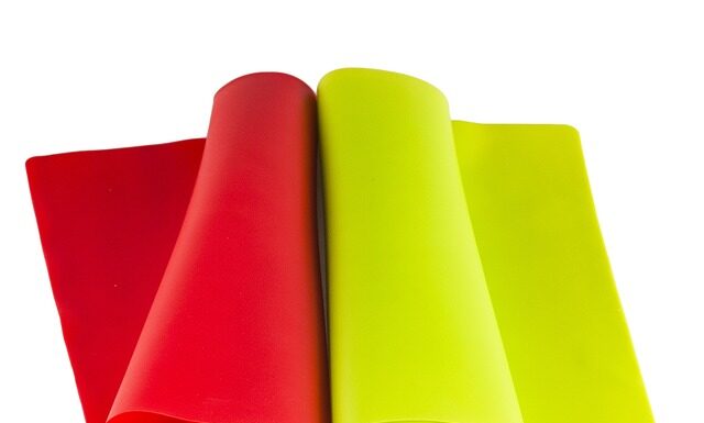 Jak wyczyścić żółty silikon?