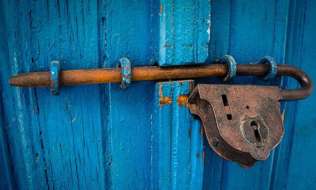 Co najlepiej chroni telefon przed upadkiem?