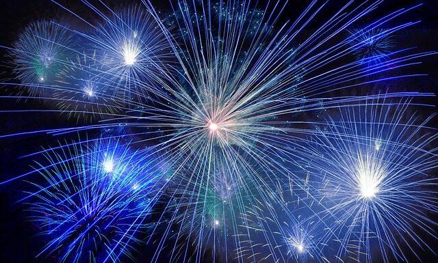 Jak zrobić box ze sztucznych kwiatów? Jak zrobić box ze sztucznych kwiatów?