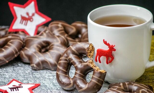 Jak ozdobić boki tortu?