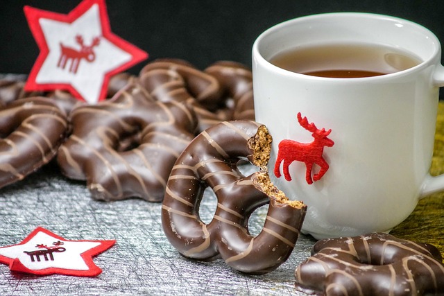 Jak ozdobić boki tortu? Jak ozdobić boki tortu?