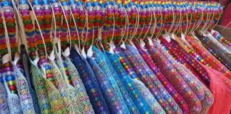 Jak podwinąć długą sukienkę?