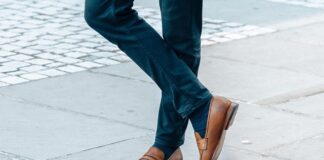 Jak się nosi mokasyny męskie?