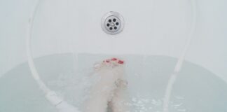 Jak długo trzeba moczyć gąbkę florystyczną?