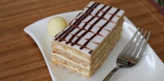 Ile śmietany do przełożenia tortu?