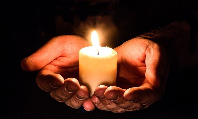 Jakie świeczki na tort weselny? Jakie świeczki na tort weselny?