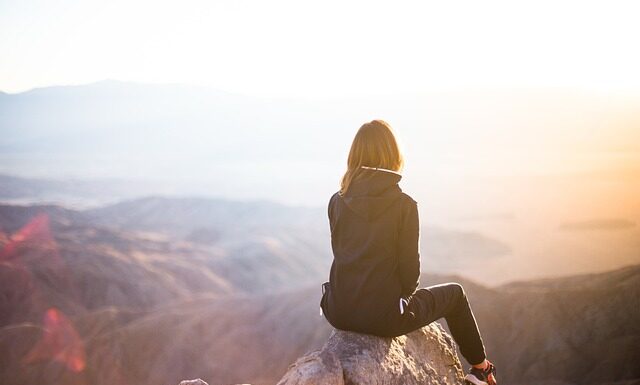 Czym różni się kurtka od ramoneski? Czym różni się kurtka od ramoneski?