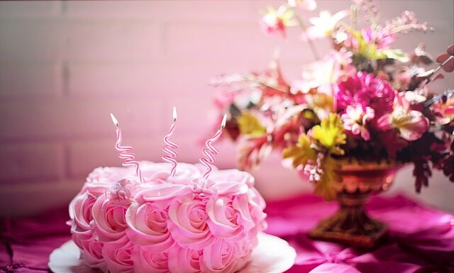 Jakim kremem przełożyć tort bezowy? Jakim kremem przełożyć tort bezowy?