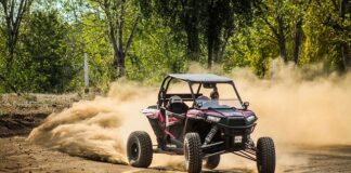 Jak się odpala race na tort?