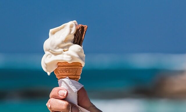 Jak zrobić śmietanę do dekoracji tortu? Jak zrobić śmietanę do dekoracji tortu?