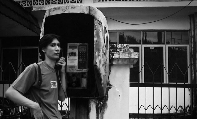 Czy można nosić iPhone bez etui? Czy można nosić iPhone bez etui?