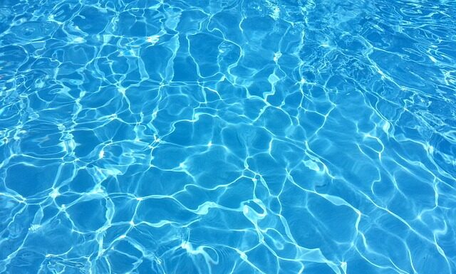 Czy na basen trzeba mieć strój jednoczęściowy?