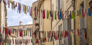 Czym smarować brzuch w ciąży żeby nie mieć rozstępów?