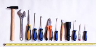 Jak naprawić zniszczone buty?