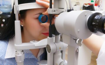 Ergonomia w gabinecie okulistycznym – jak rozmieszczenie sprzętu wpływa na precyzję badania? wyposażenie gabinetu okulistycznego